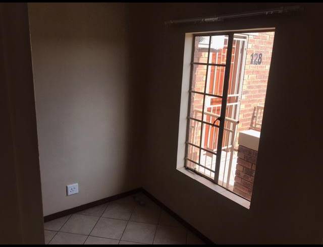 2 BEDROOM PROPERTY TO RENT IN MOOIKLOOF RIDGE ESTATE